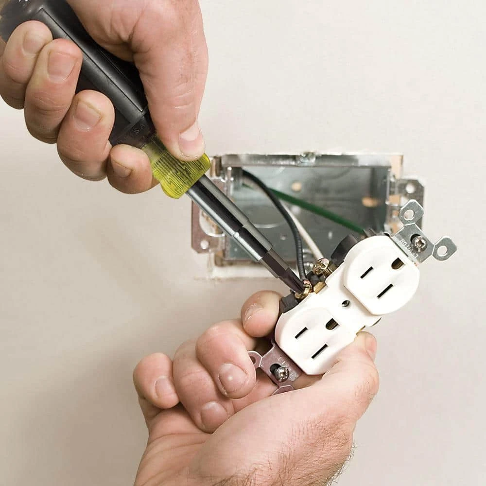 Klein Tools 2-Piece 12-Volt-1000-Volt AC Dual Range Non-Contact Voltage Tester and Multi-Bit Screwdriver Tool Set 8 Klein Tools 2-Piece 12-Volt-1000-Volt AC Dual Range Non-Contact Voltage Tester and Multi-Bit Screwdriver Tool Set - Image 8