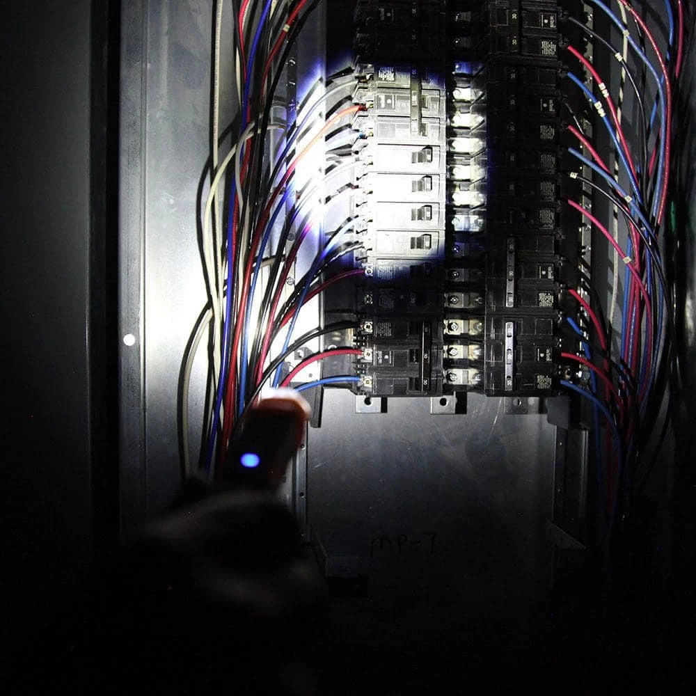 Klein Tools 2-Piece Confined Space Electrical Maintenance Set 5 Klein Tools 2-Piece Confined Space Electrical Maintenance Set - Image 5